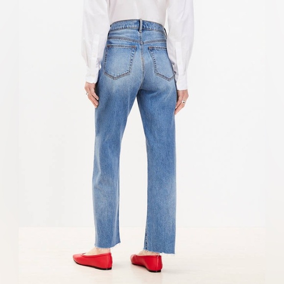 NWT. LOFT 26/2 Fresh Cut High Rise Straight Jeans in Light Vintage Wash. - Picture 9 of 12